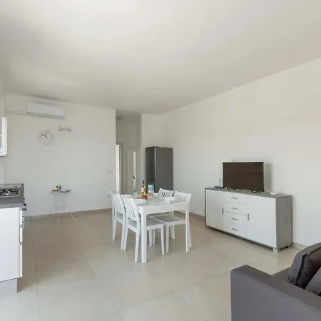 Marelena Aparthotel